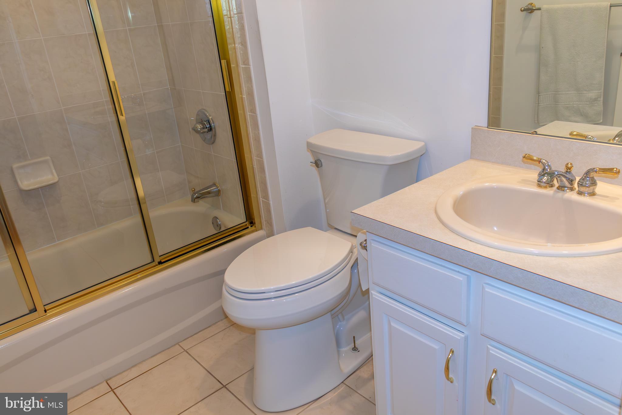 43 Chickadee Way Hamilton, NJ 08690 - Photo 30 of 36 a bathroom with a sink and a mirror