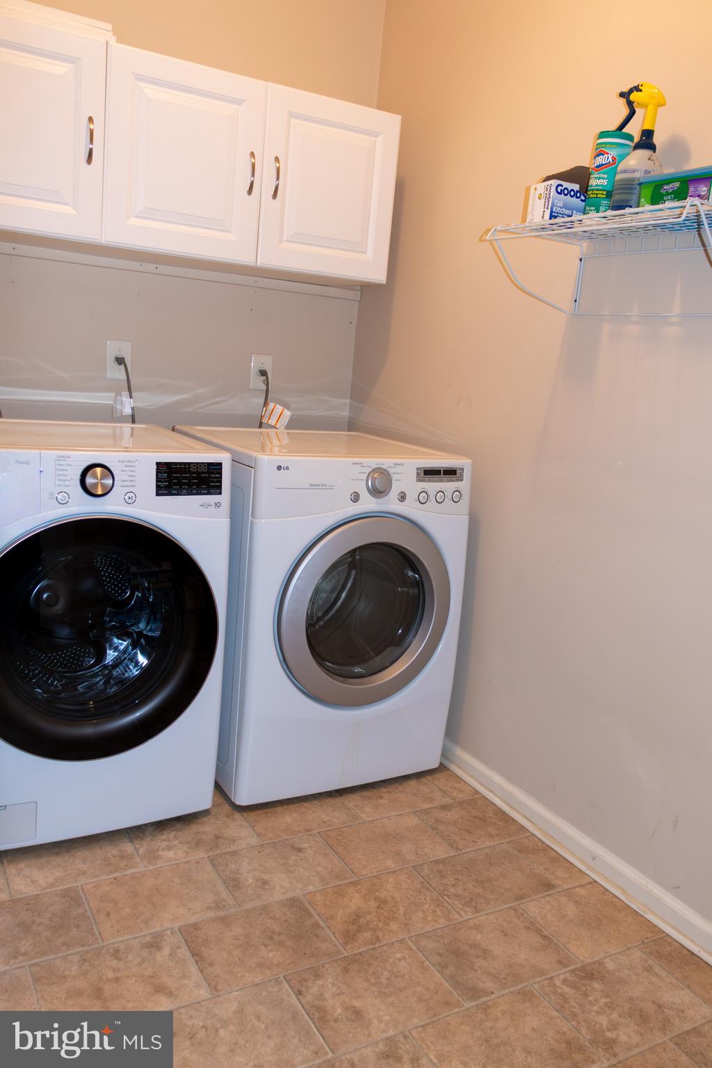 43 Chickadee Way Hamilton, NJ 08690 - Photo 32 of 36 a utility room with dryer and washer