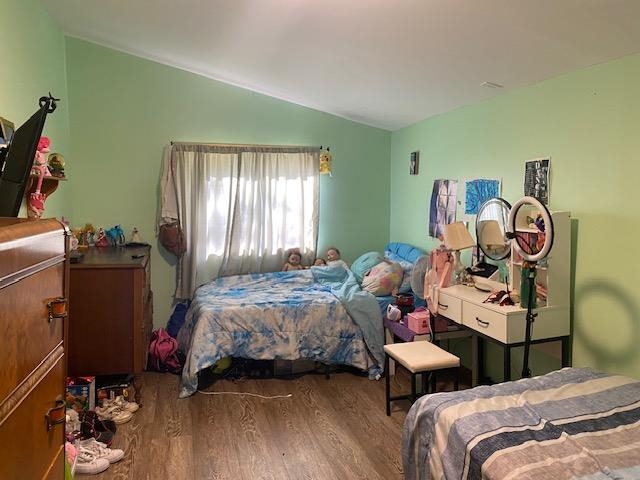 7 Clearwater Point Putnam, IL 61560 - Photo 11 of 21 a bedroom with two beds and a large mirror next to window