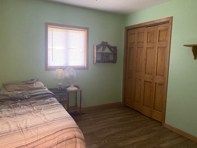 7 Clearwater Point Putnam, IL 61560 - Photo 12 of 21 a bedroom with a bed and a window