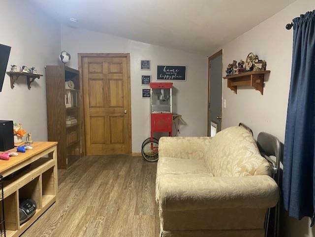 7 Clearwater Point Putnam, IL 61560 - Photo 15 of 21 a bedroom with a bed and a dresser