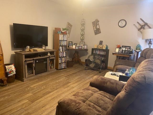 7 Clearwater Point Putnam, IL 61560 - Photo 6 of 21 a living room with furniture and a flat screen tv