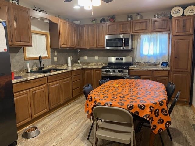 7 Clearwater Point Putnam, IL 61560 - Photo 7 of 21 a kitchen with a stove a sink and a microwave