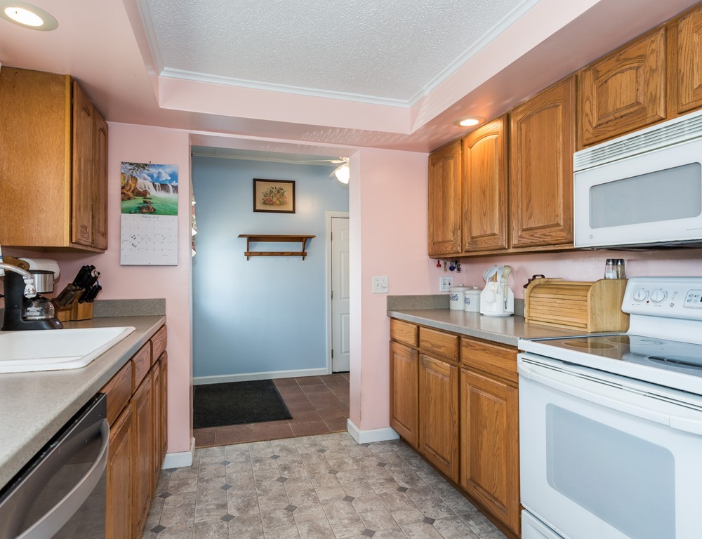 43 Fernwood Road Southwick, MA 01077 - Photo 8 of 28 Gallery Image 8