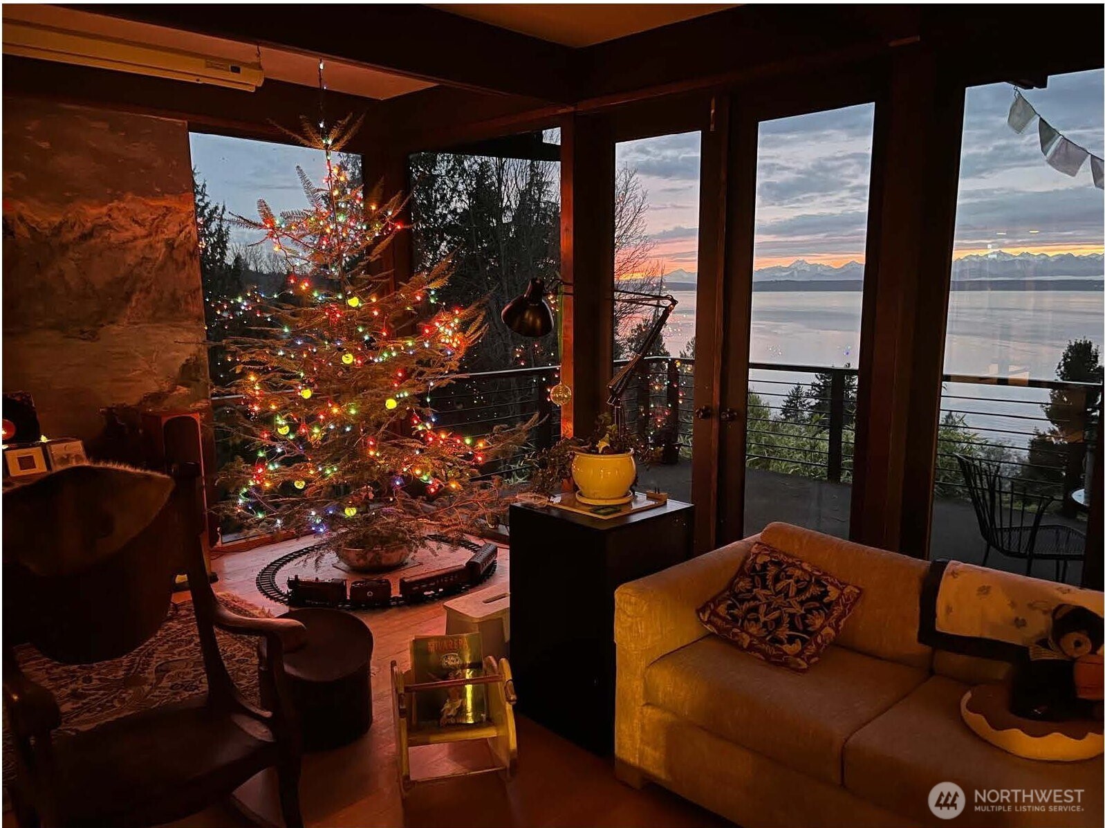 16202 72nd Avenue West Edmonds, WA 98026 - Photo 20 of 23 a living room with furniture and a floor to ceiling window