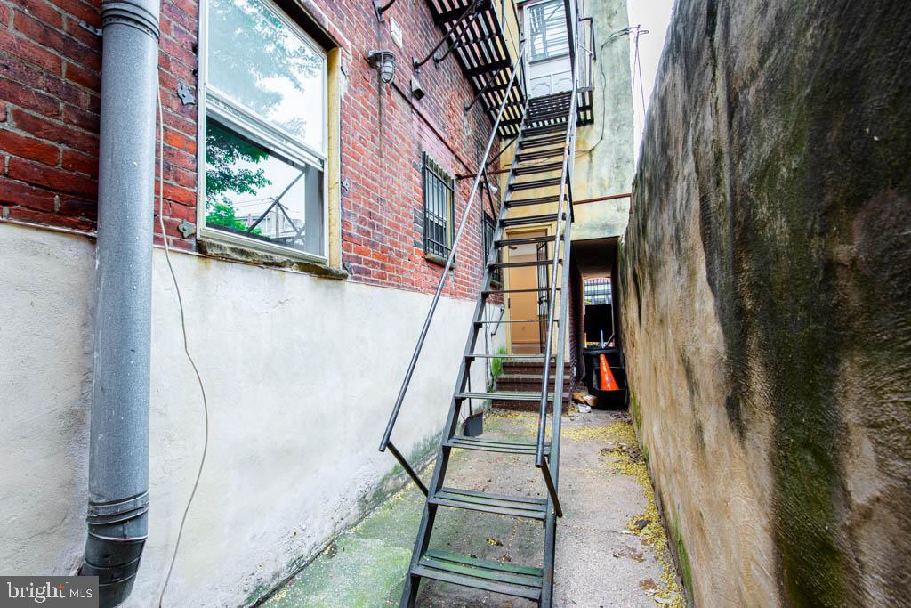 545 Christian Street, Unit 2 Philadelphia, PA 19147 - Photo 15 of 30 a view of entryway with a front door