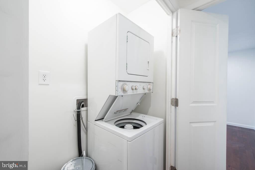 545 Christian Street, Unit 2 Philadelphia, PA 19147 - Photo 5 of 30 a view of a bathroom with washing machine