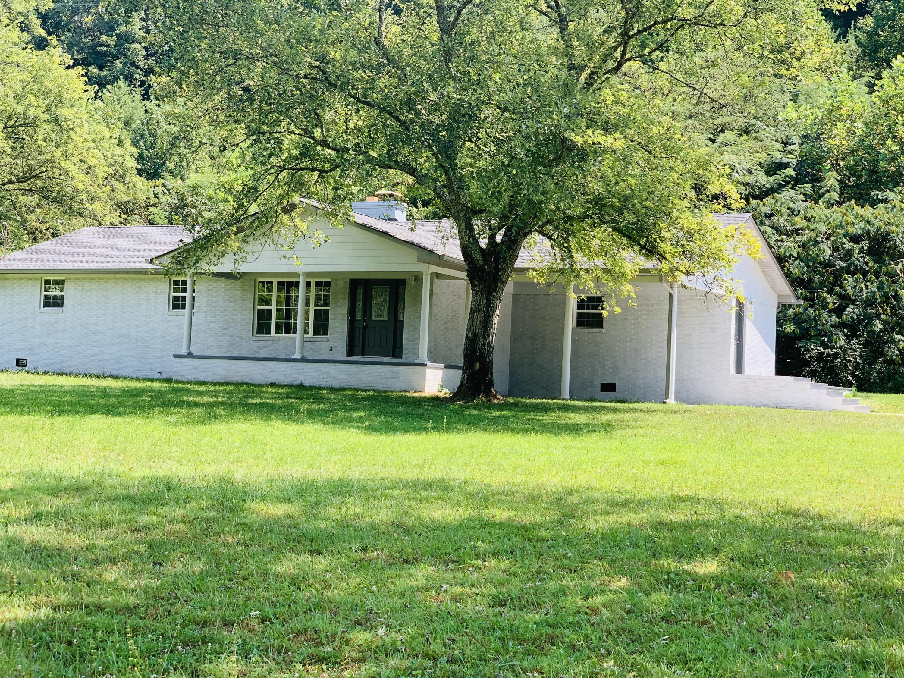 2414 Dutch Valley Road Clinton, TN 37716 - Photo 4 of 26 47C63F4D-81DD-49C3-8624-36C8ECA8A8A2