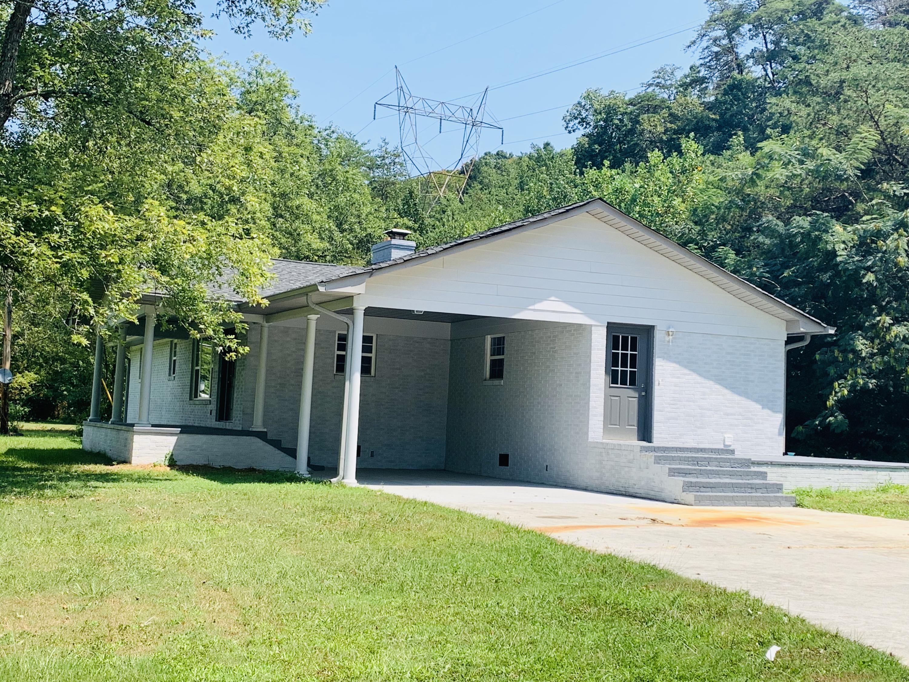 2414 Dutch Valley Road Clinton, TN 37716 - Photo 5 of 26 3AC7FA1E-0CCD-4834-960C-940A3AE7E5FB
