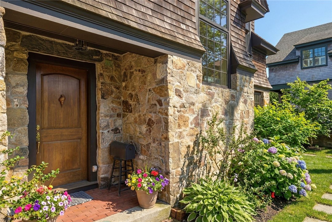 29 Prairie Avenue, Unit 9 Newport, RI 02840 - Photo 6 of 49 Covered main entrance in back of Carriage House