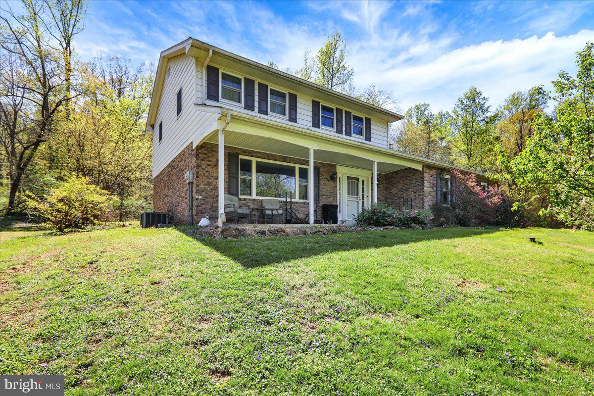 342 Preston Road Wernersville, PA 19565 - Photo 3 of 34