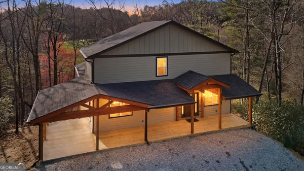 a view of a house with a yard