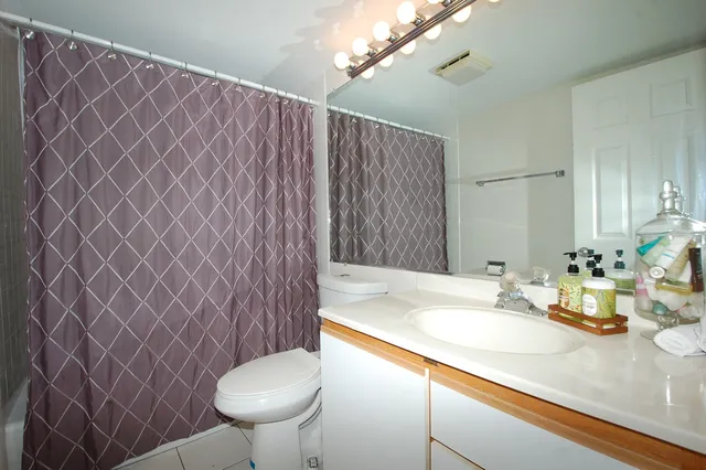 $310,000 | 104 North Pine Avenue, Unit 302, Arlington Heights, IL 60004