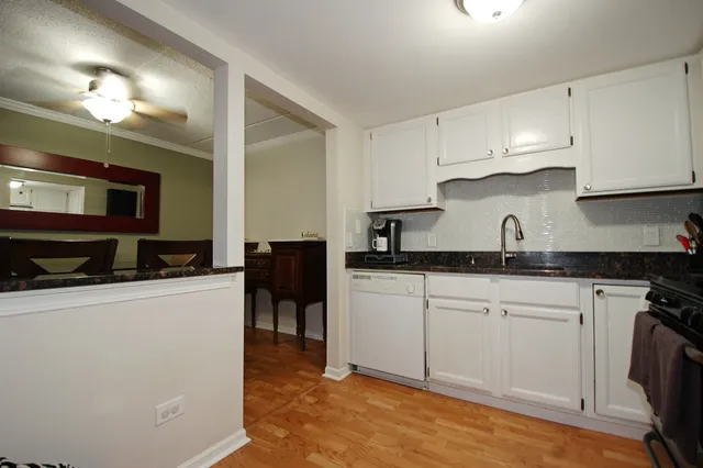 $310,000 | 104 North Pine Avenue, Unit 302, Arlington Heights, IL 60004