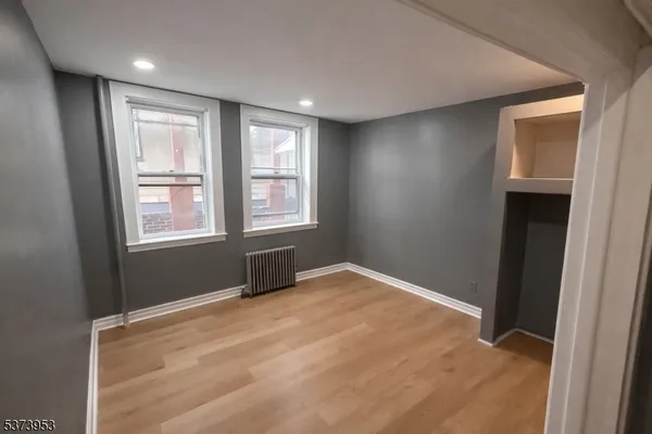 $1,900 | 343 3rd Avenue West, Newark, NJ 07107