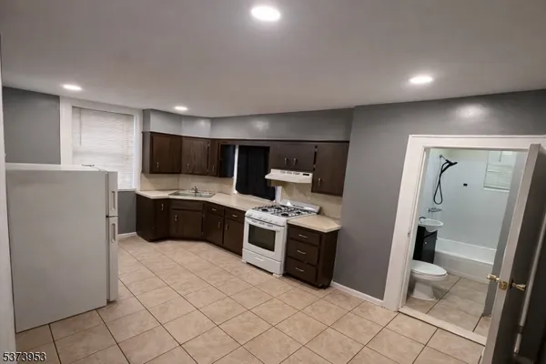 $1,900 | 343 3rd Avenue West, Newark, NJ 07107