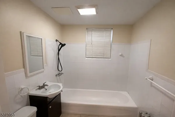 $1,900 | 343 3rd Avenue West, Newark, NJ 07107