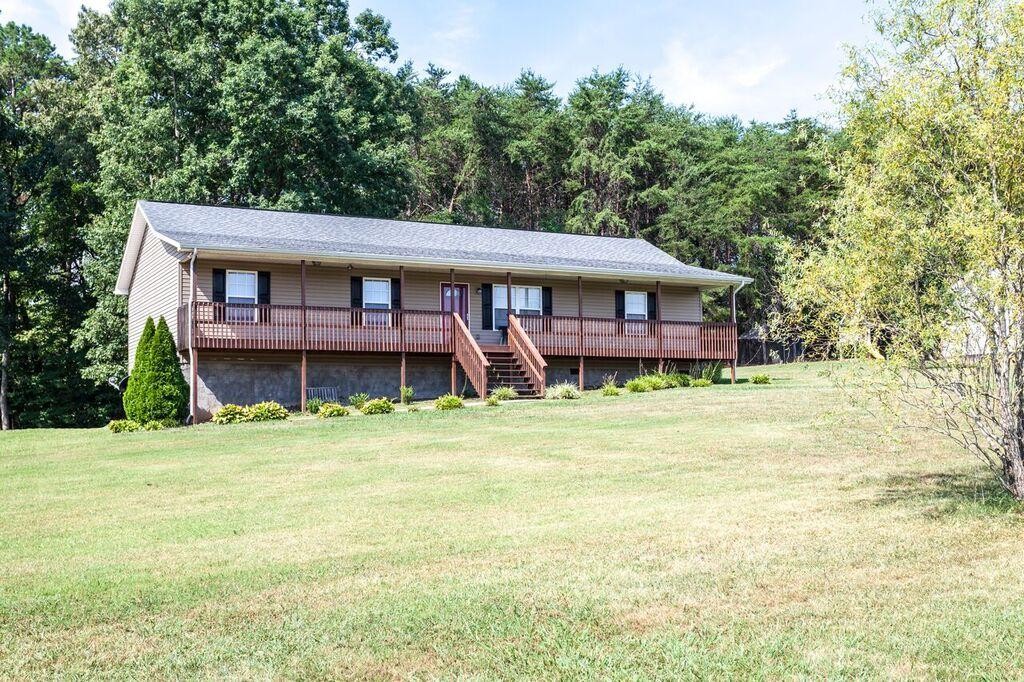 636 Stout Town Road Blaine, TN 37709 - Photo 3 of 28 Gallery Image 3