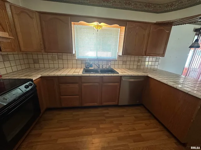 $164,900 | 341 McFall Street, Benton, IL 62812