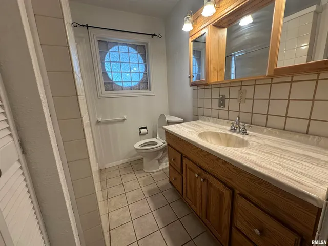 $164,900 | 341 McFall Street, Benton, IL 62812