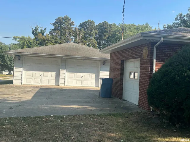 $164,900 | 341 McFall Street, Benton, IL 62812