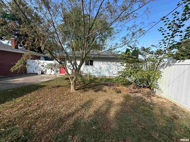 $164,900 | 341 McFall Street, Benton, IL 62812