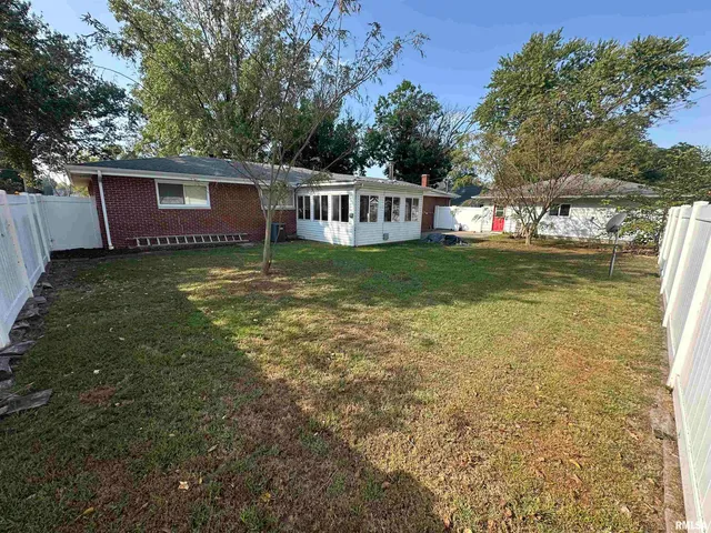 $164,900 | 341 McFall Street, Benton, IL 62812