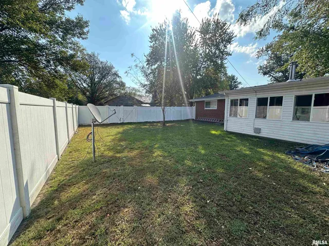 $164,900 | 341 McFall Street, Benton, IL 62812