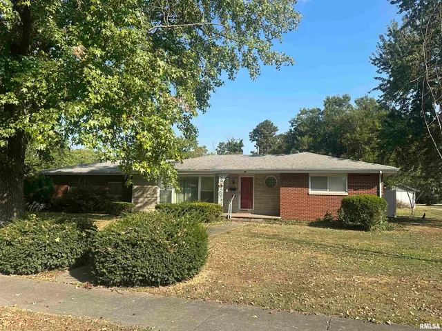 $164,900 | 341 McFall Street, Benton, IL 62812