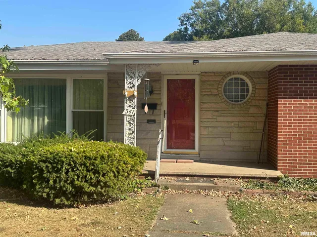 $164,900 | 341 McFall Street, Benton, IL 62812