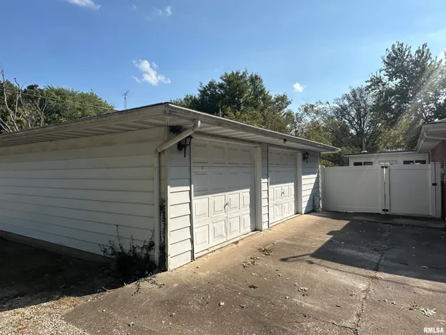 $164,900 | 341 McFall Street, Benton, IL 62812