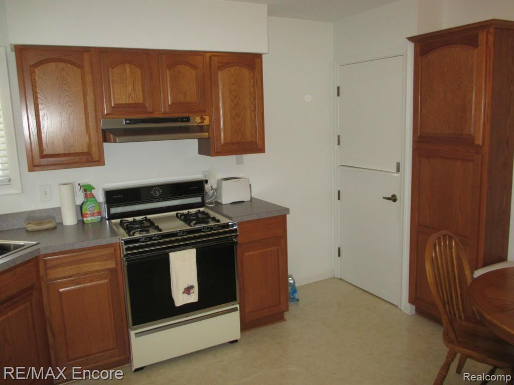 3672 Shaddick Road Waterford, MI 48328 - Photo 9 of 22 Shaddick and Big Trail 062.jpg