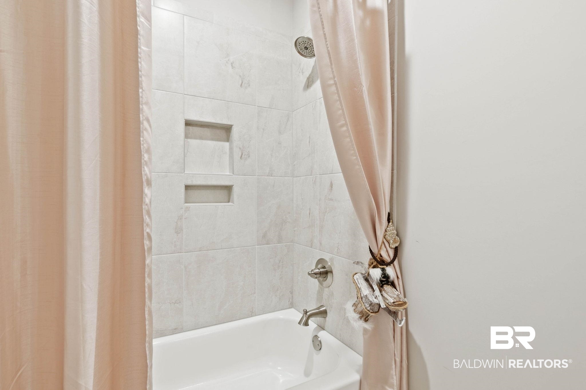 291 Hemlock Drive Fairhope, AL 36532 - Photo 44 of 65 Full bath featuring shower / tub combo