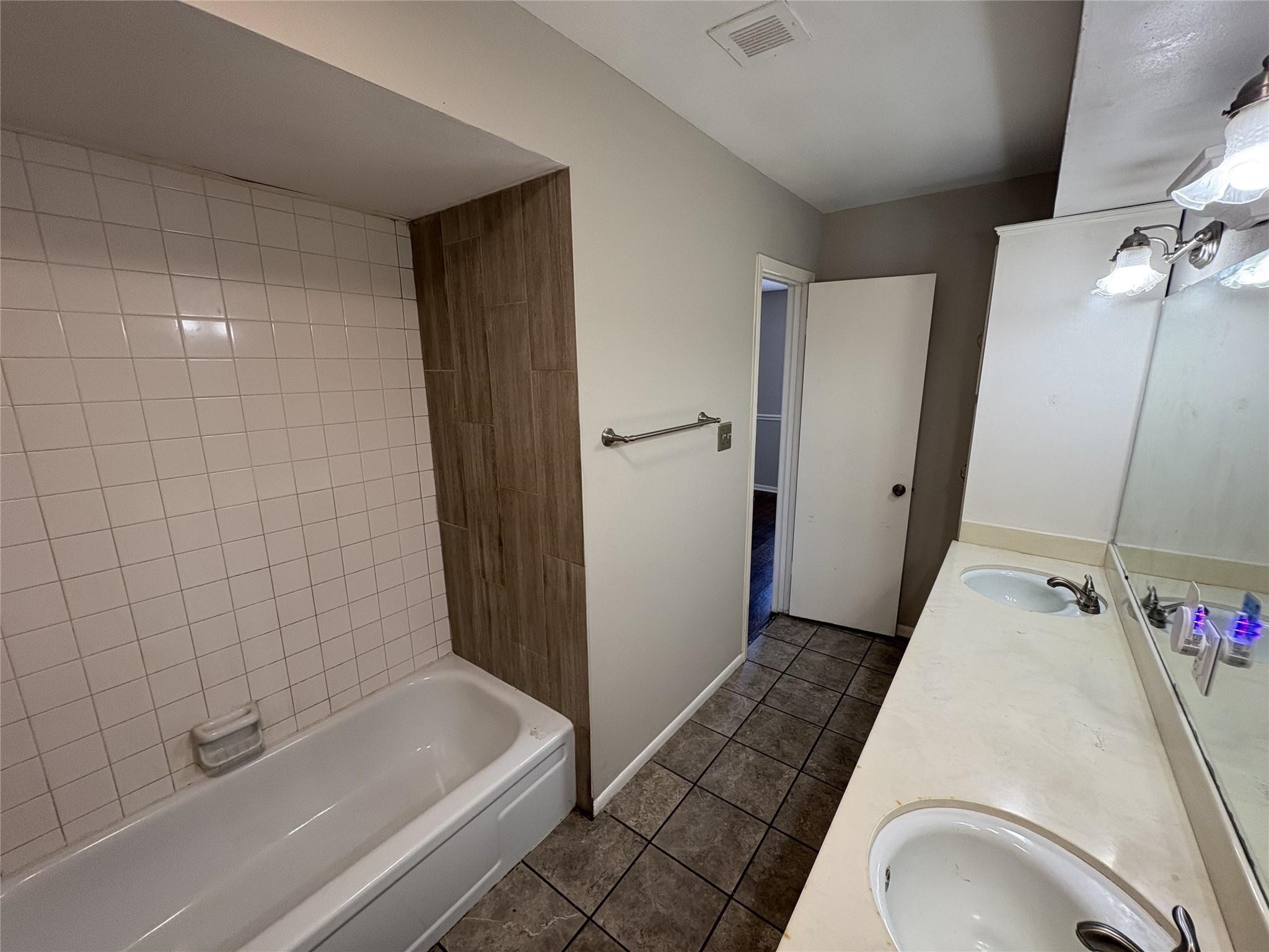 17159 Beaver Springs Drive, Unit 13 Houston, TX 77090 - Photo 13 of 14