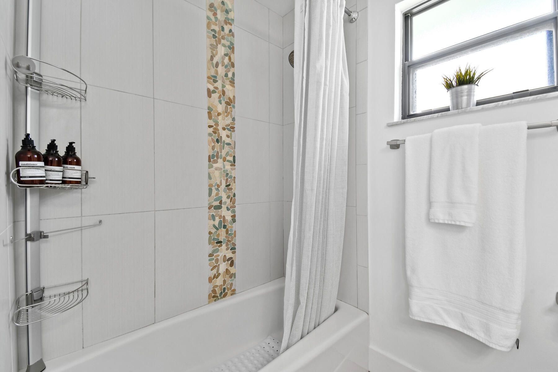 4153 Wingo Street Jupiter, FL 33469 - Photo 25 of 39 a bathroom with a bathtub and a shower