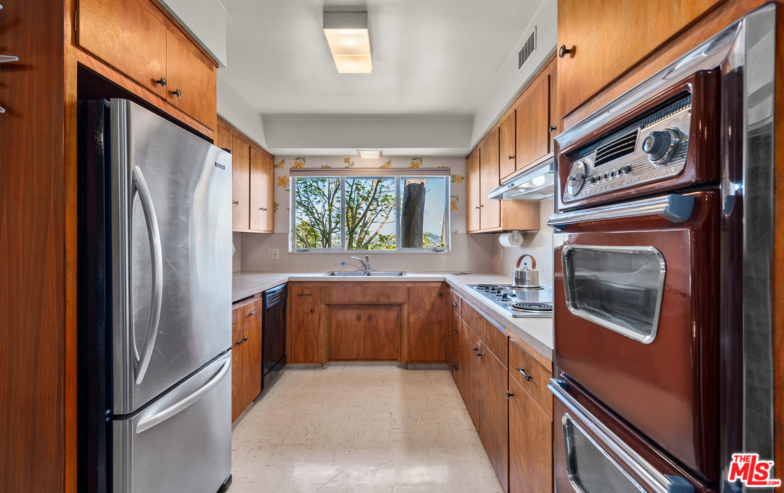 1980 Cummings Drive Los Angeles, CA 90027 - Photo 14 of 50