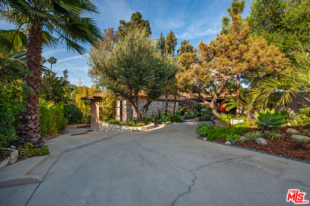 1980 Cummings Drive Los Angeles, CA 90027 - Photo 3 of 50