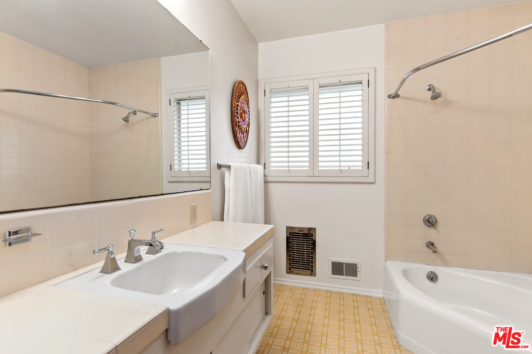 1980 Cummings Drive Los Angeles, CA 90027 - Photo 24 of 50