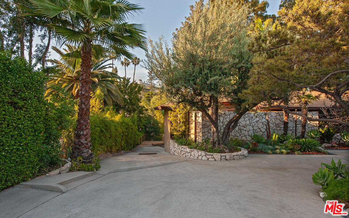 1980 Cummings Drive Los Angeles, CA 90027 - Photo 4 of 50