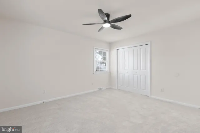 an empty room with a empty space