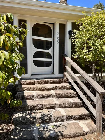 a view of entryway with a flower garden