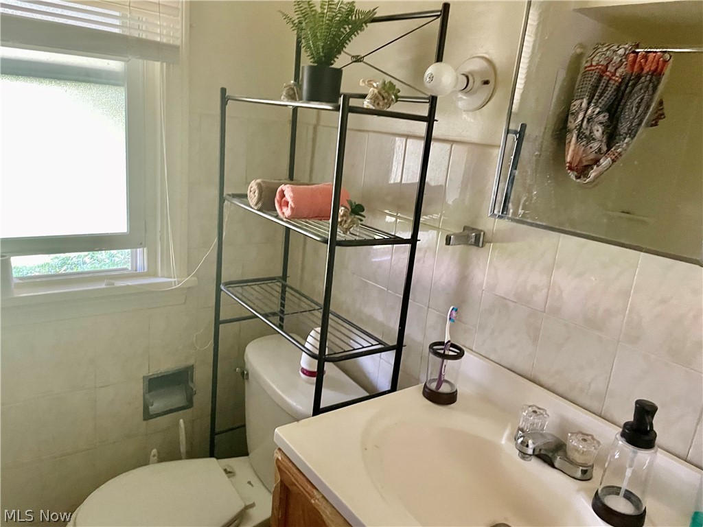 3844 Strandhill Road Cleveland, OH 44128 - Photo 9 of 20 Gallery Image 9