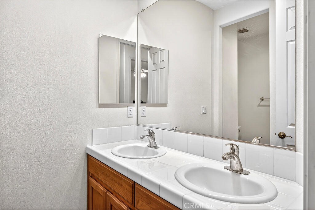 41 Vista Mirage Way Rancho Mirage, CA 92270 - Photo 17 of 25 a bathroom with double sink and a mirror