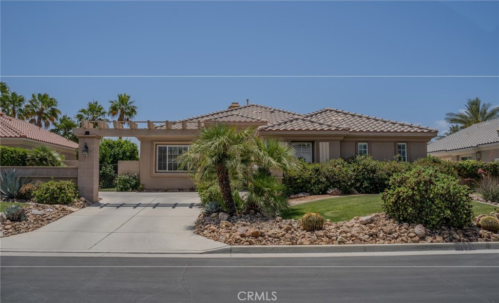 41 Vista Mirage Way Rancho Mirage, CA 92270 - Photo 2 of 25 front view of a house