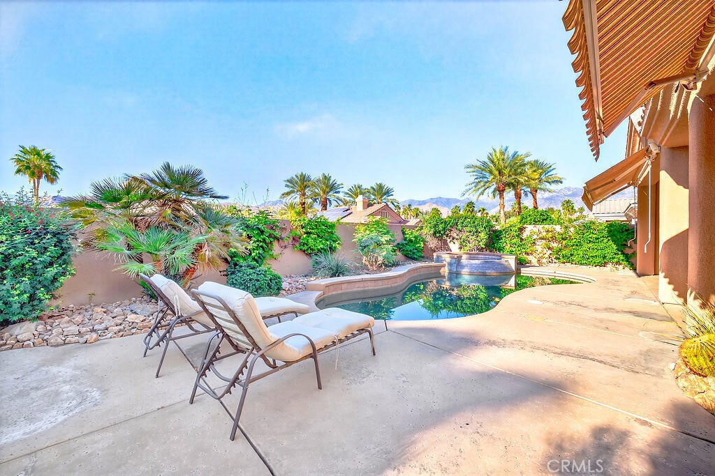 41 Vista Mirage Way Rancho Mirage, CA 92270 - Photo 22 of 25 a view of a chair and table on the garden