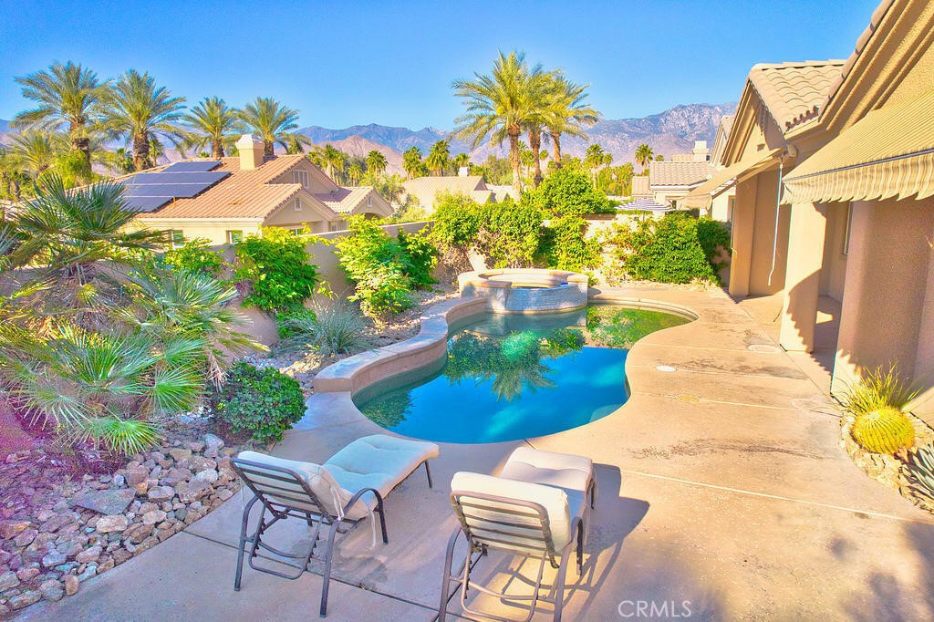 41 Vista Mirage Way Rancho Mirage, CA 92270 - Photo 24 of 25 a view of a swimming pool with a yard