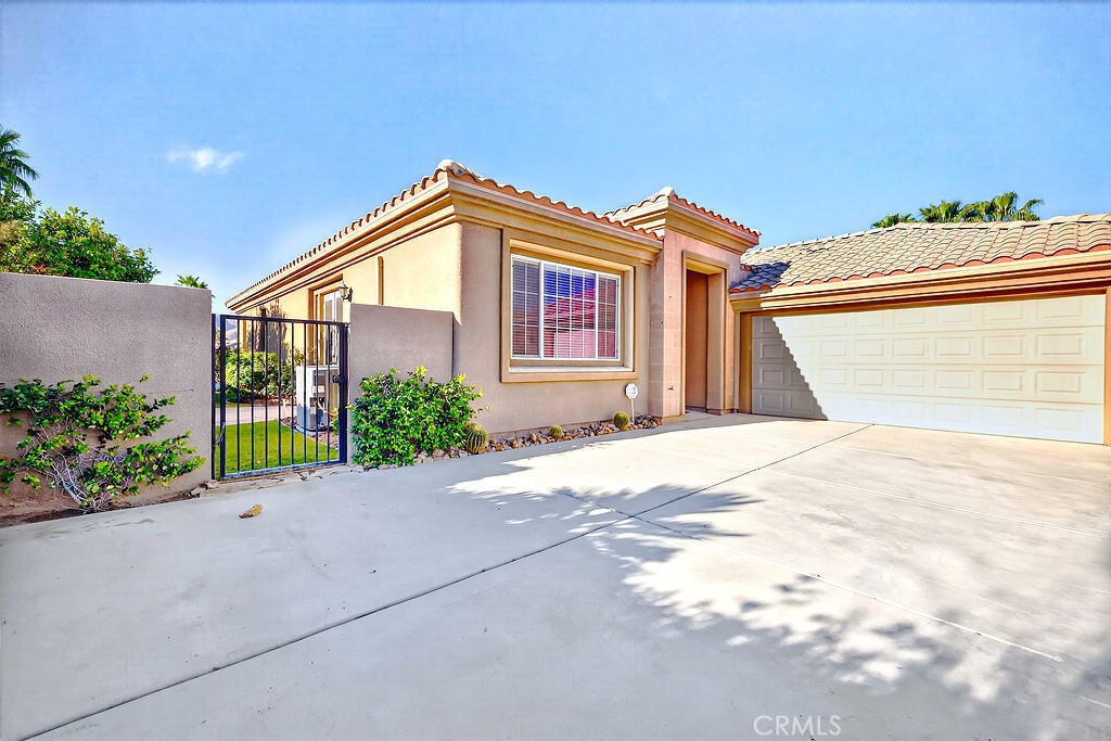 41 Vista Mirage Way Rancho Mirage, CA 92270 - Photo 3 of 25 a view of a house with a yard and potted plants
