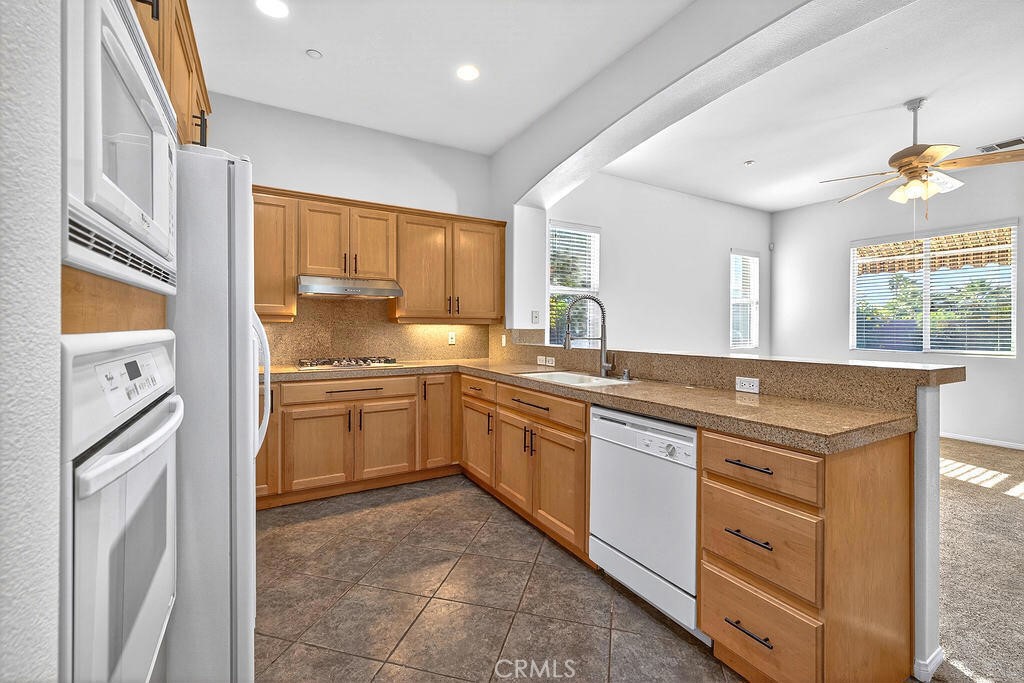 41 Vista Mirage Way Rancho Mirage, CA 92270 - Photo 7 of 25 a kitchen with a stove a sink and a refrigerator