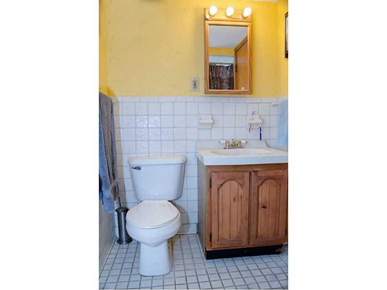 162 Truver Road Valencia, PA 16059 - Photo 12 of 17 Full Bath.