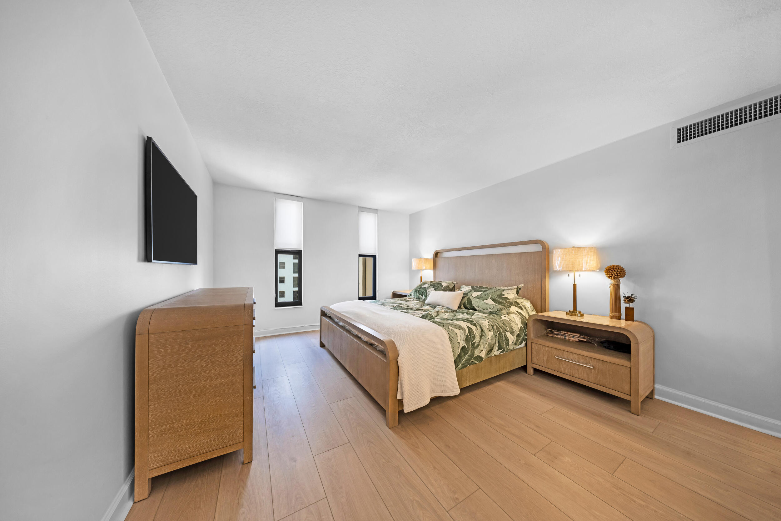 1000 South Ocean Boulevard, Unit 8H Pompano Beach, FL 33062 - Photo 5 of 39 Yana Krugly unit 8H-1000 S Ocean Blvd-Po